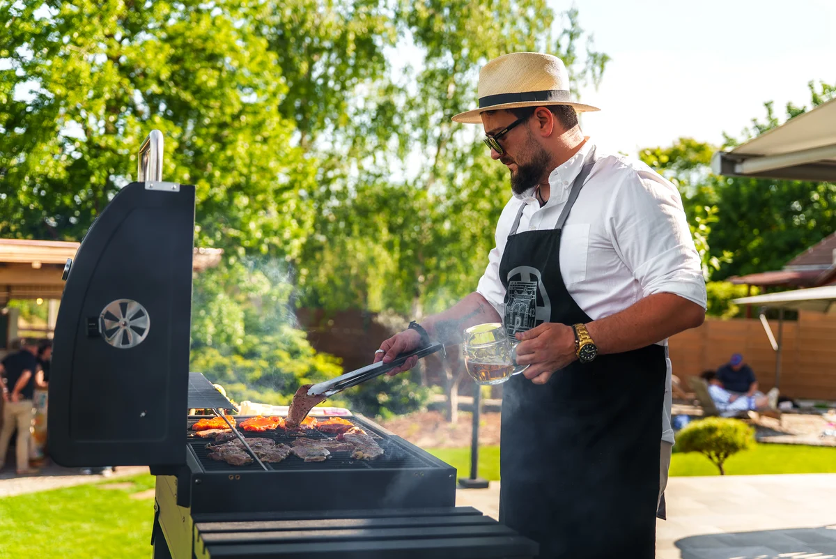 Kerti grillezés a Levikeg mellett